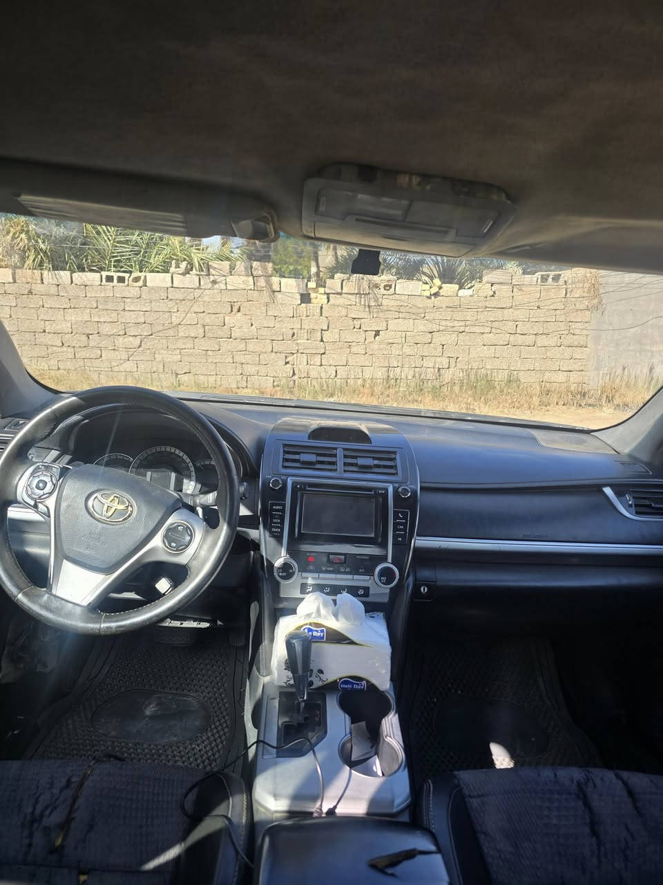 السلام عليكم
كامري 2013 se 
محرك 2500
كير اوتو
جام اوتو
كشن كهرباء
تحكم استيرن
سياره مصبوغة عام بيها ملاحظات يرادلها صبغ 
الكير بي نتعه اخذتها لبو الكير يكول السبب كهربائي من السلكتر حسب قولة.
محرك جديد.
السيارة بأسمنا.
مكاني بغداد سلمان باك  الجعارة 
السعر 75$ وبيها مجل.
***********
