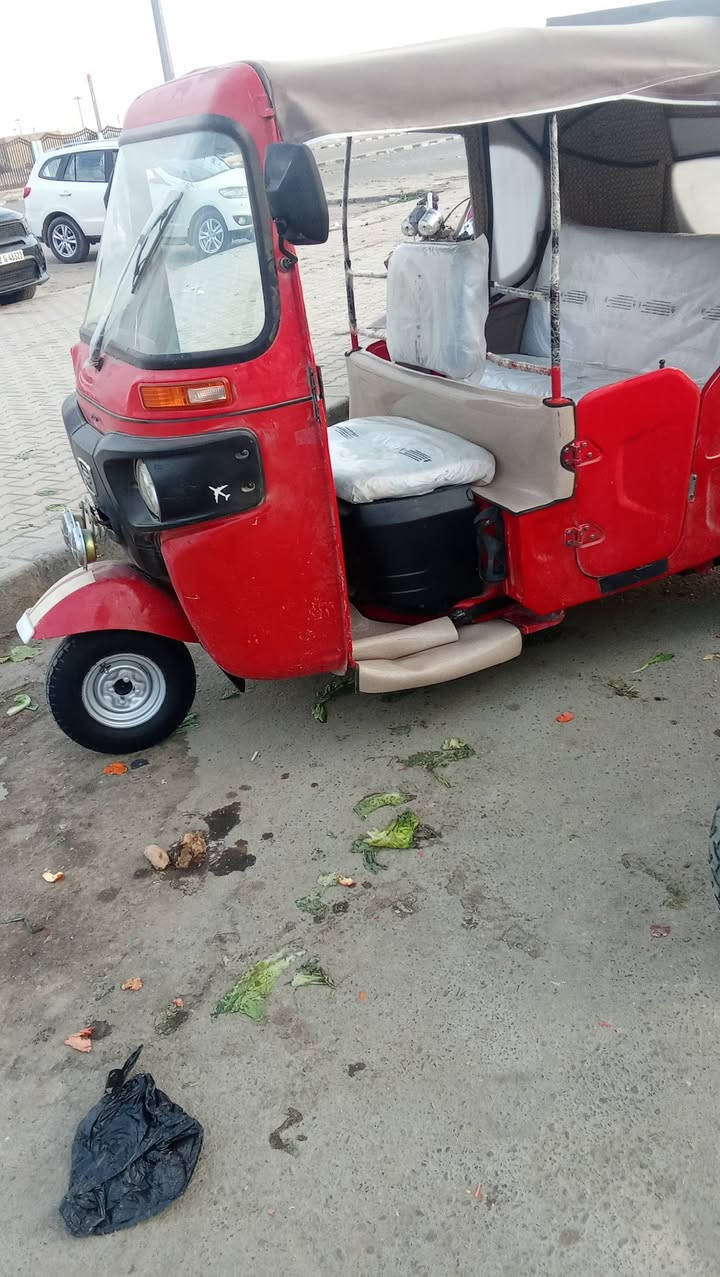 السلام عليكم تكتك للبيع موديل 22 اوراق باسمي سعرها 7700 وبيها مجال الاتصال***********
