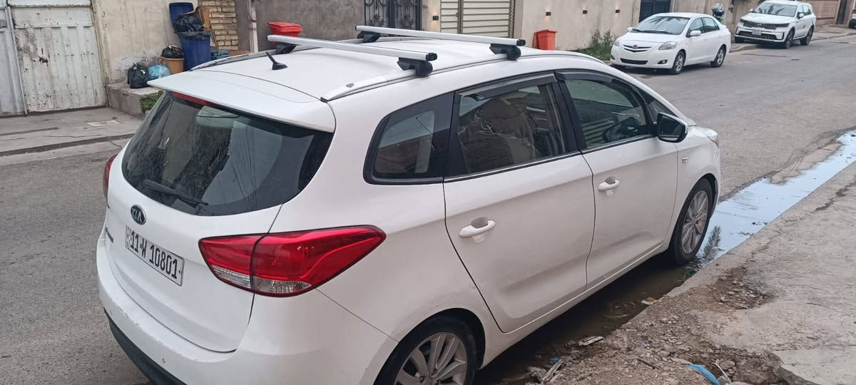 سلام عليكم   كيا كارينز 14 رقم بغداد باسمي ماشيه. 140  كير ومحرك وتبريد مكفول حداديه يرادلها ترتيب من ناحيه الصبغ بيها بس الدوسه اليمنى صبغ وتكحيل بسيطه وبيها سمكره بارد بالباب الخلفي الجهه اليسرى مفتوح وعندي تكشير بالبنيد  السعر 132 وبيها مجال مكاني بغداد ***********.   مكلف بلنشر   واتساب موجود
