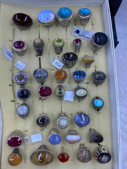 السلام عليكم
مجموعه من الخواتم قطع جمال ودلال

اخوتي طيبين مستعجل ع البيع

تريدهن شلعه خلي سعرك فادني اكلك بركه

تريد مفرد موجود كلمن وسعره

الخاص مفتوح

واتساب ***********
