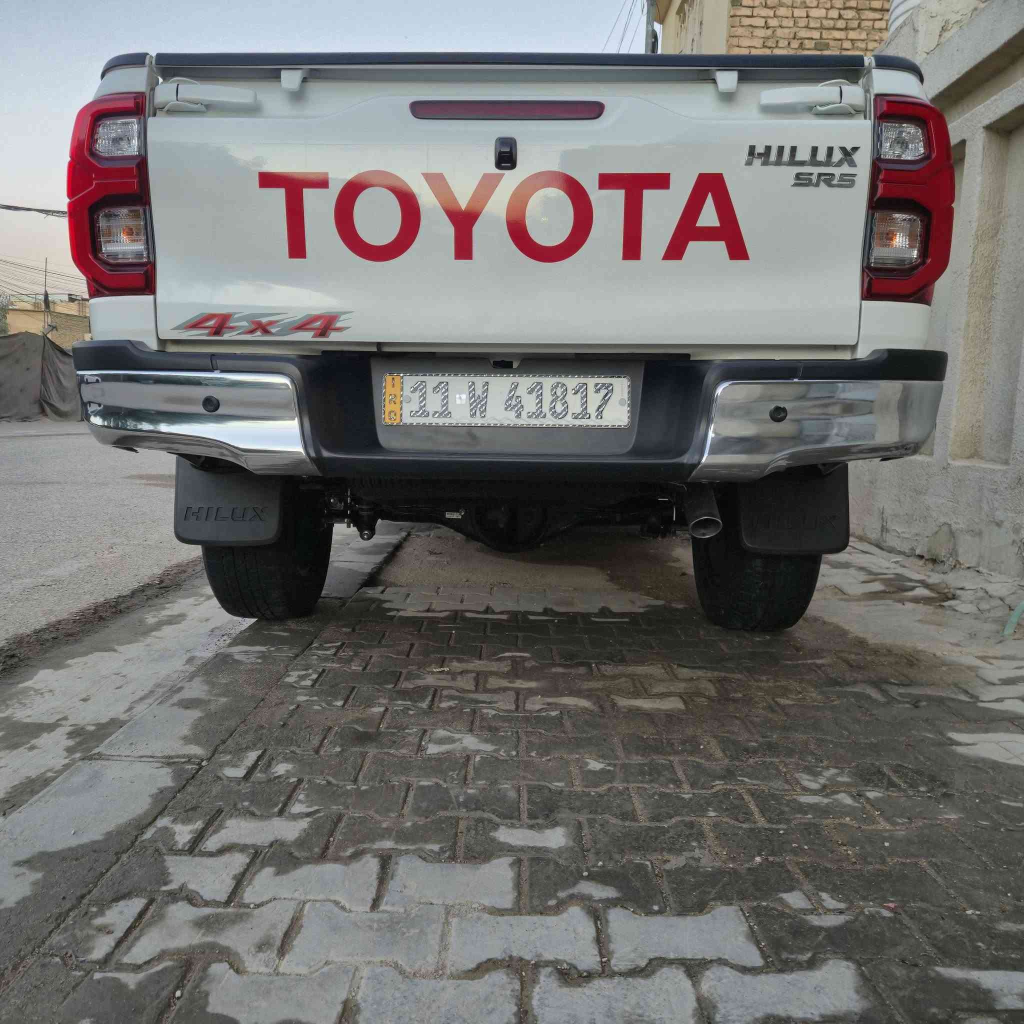 عندي تايوتا هايلوكس
للبيع او مراوس حسب القناعة
موديل ٢٠٢٣ 
ماشية ٧٨ 
رقم بغداد بأسمي 
السيارة جديدة 
السيارة كويتية بصمة 
بيها بارد اصبعين بسيط كلش مأشر بالصورة عنوان السيارة نجف
السعر ٣٢٠ وبيها مجال
هذا الرقم واتساب ***********
