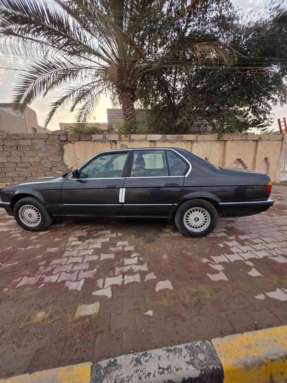 سلام عليكم سياره بي ام موديل ٩٢ اصل رقم بغداد دولي باسمي كفاله عامه  سنويه لل ٢٠٣٠مشروع وطني ٧٣٠  محرك ٦ كير مكينه نضيفات  حداديه صدر تخم تاير ويل خليه كهربائيات كلها شغاله فتحه سلايت طكتين  جام كهربائي سياره جاهزه  دواخلها جديده كشنات جلد جاهزه  السياره ماملعوب بيها علاشركه بلاديه العنوان ميسان  السعر ٥٠وبيها مجال   الاتصال علارقم  ***********
