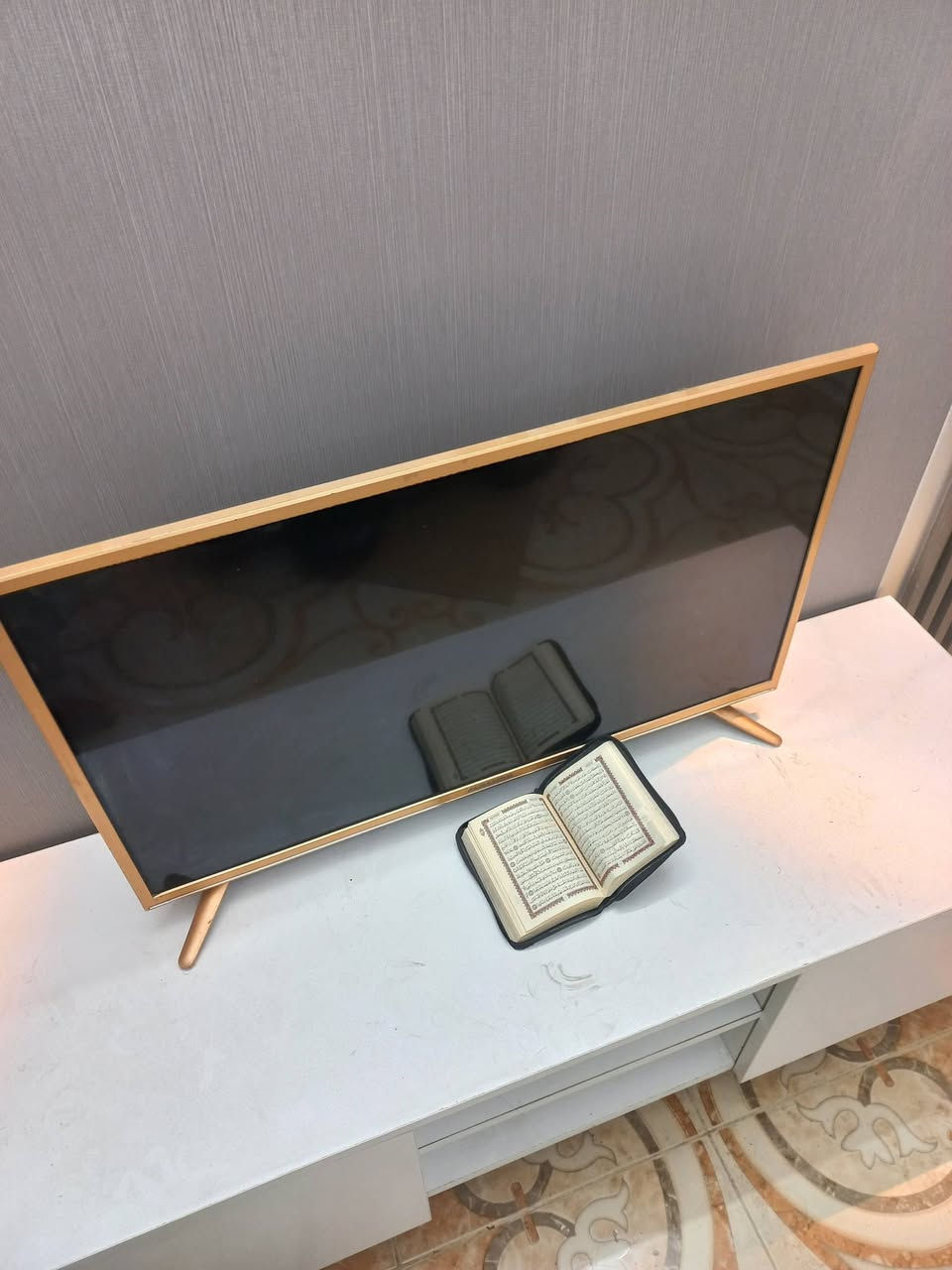 سلام عليكم ميز وبلازمه لبيع نضيفات البلازما تنكنك قياس32ثنيهن لبيع سعر90وبيهن مجال مكا بغداد***********
