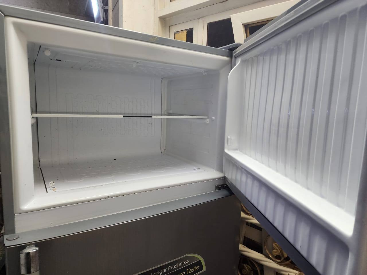 السلام عليكم عندي ثلاجه للبيع نظيفة جدا مثل ما موضح حجم ٢٤ قدم للبيع السعر ١٧٥ البلديات الصحفين


**إذا كنت صاحب هذا الإعلان وتريد حذفه لأي سبب، رجاءا أرسل رسالة إلى الدعم الفني**