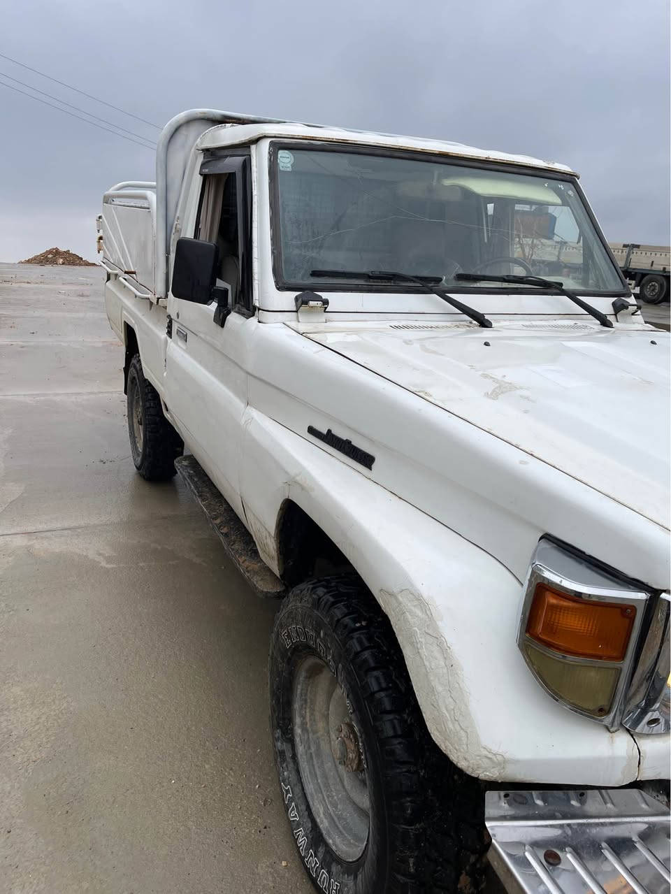 سلاوی خوا له‌ هه‌موو لایه‌ك 
میكزه‌مینی مۆدێل 1989 مه‌كینه‌ ٣ ئێف 
مه‌كینه‌ی ئیماڕاتیه‌ ٤ گێڕه‌ گێڕی تۆزێك سه‌وتی تیایه‌ بێ فڕێیانه‌وه‌ 
٤ تایه‌ی جه‌به‌لی تازه‌ كامل مه‌سره‌ف كراوه‌ چركه‌ی تیانیه‌ ئه‌وه‌لیاوت خرامه‌ به‌شه‌رت ئاڕمی پلاستیكی سلێمانیه‌ ٤٣ وه‌ره‌قه‌و كه‌مێك مه‌جال ناونیشان سلێمانی قڕگه‌ *********** ***********
