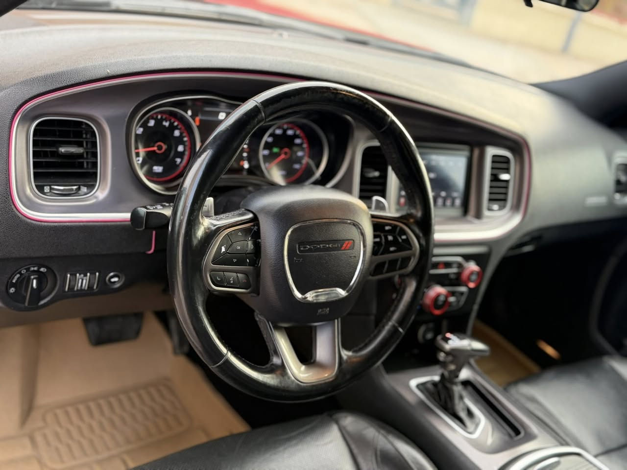 سلام عليكم من رخصت الادمن المحترم  جارجر موديل2020 رقم شمالي تحويل او وكاله .. رقم ممميز
واردامريكي  حادث ( دعاميه اماميه فقط بدون ارباك بدون دواحل تعتبر كلين 
مكينه كير كفاله
لو حمر طماطه ممميز
المسافةالمقطوعه ٧٧ميل
حجم المحرك 3600
مواصفات SXT بلاص فووول 
* داخل اسود جلد
* كامره خلفيه
* مصابيح امامية زنون مع بلوجكتر LED .
* ويل قياس 20 انج .
* استيرن كهربائي
* شاشه كبيرة مع نظام ملاحة نفكيشن GPS .
* مقاعد أمامية كهربائية عدد 2 . .
* مقاعد أمامية تبريد وتدفئة .
* مقاعد خلفية تدفئة .
* تشغيل عن بعد . .
* تدفئة ستيرن .
* محدد سرعة . .
* كاميرا خلفية دوارة.
* دخول ذكي (بصمة) .
مكان السيارة البصره 
للاستفسار عن السعر واي تفاصيل اخرئ الاتصال .***********
