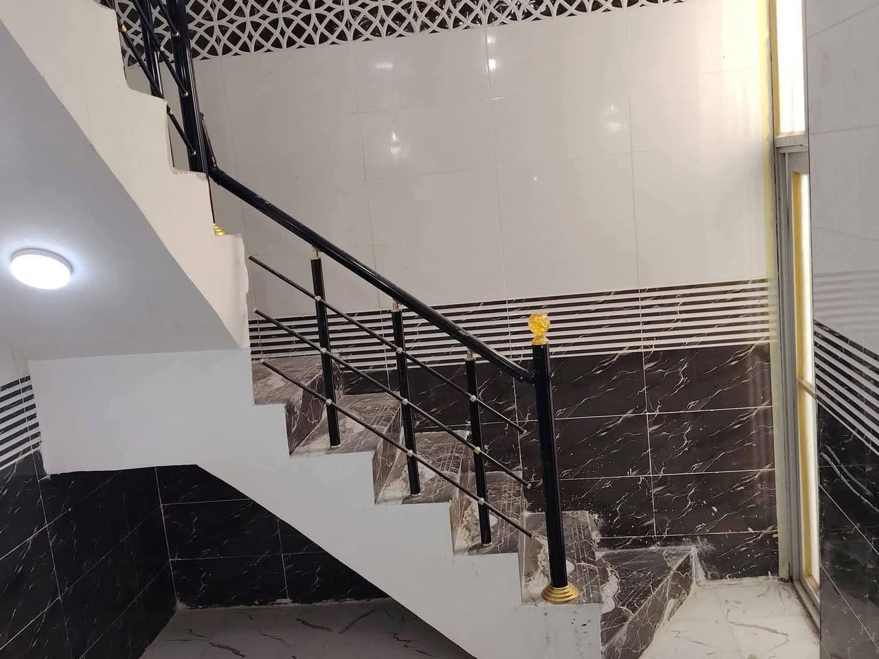 دار للرهن 150طابق ونص متر مقابل ملحق قريه الغدير

عله شارع المطار قريبه للشارع العام بناء نضيف طابو زراعي سند 25 والبيت يحتوي عله ذ3غرف نوم جاهزه للسكن 

يوجود 50متر سعر الرهينه 11 اتصل ***********
