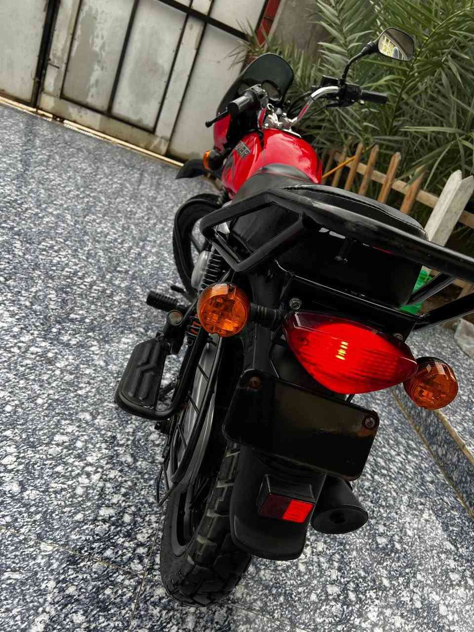 سلام عليكم بوكسر مديل 22 نضيفهه حيل ما مفتوحه ولا ملعوب بمحركها مالت جناي وموضف رقم سنويه كامل رقم
***********
