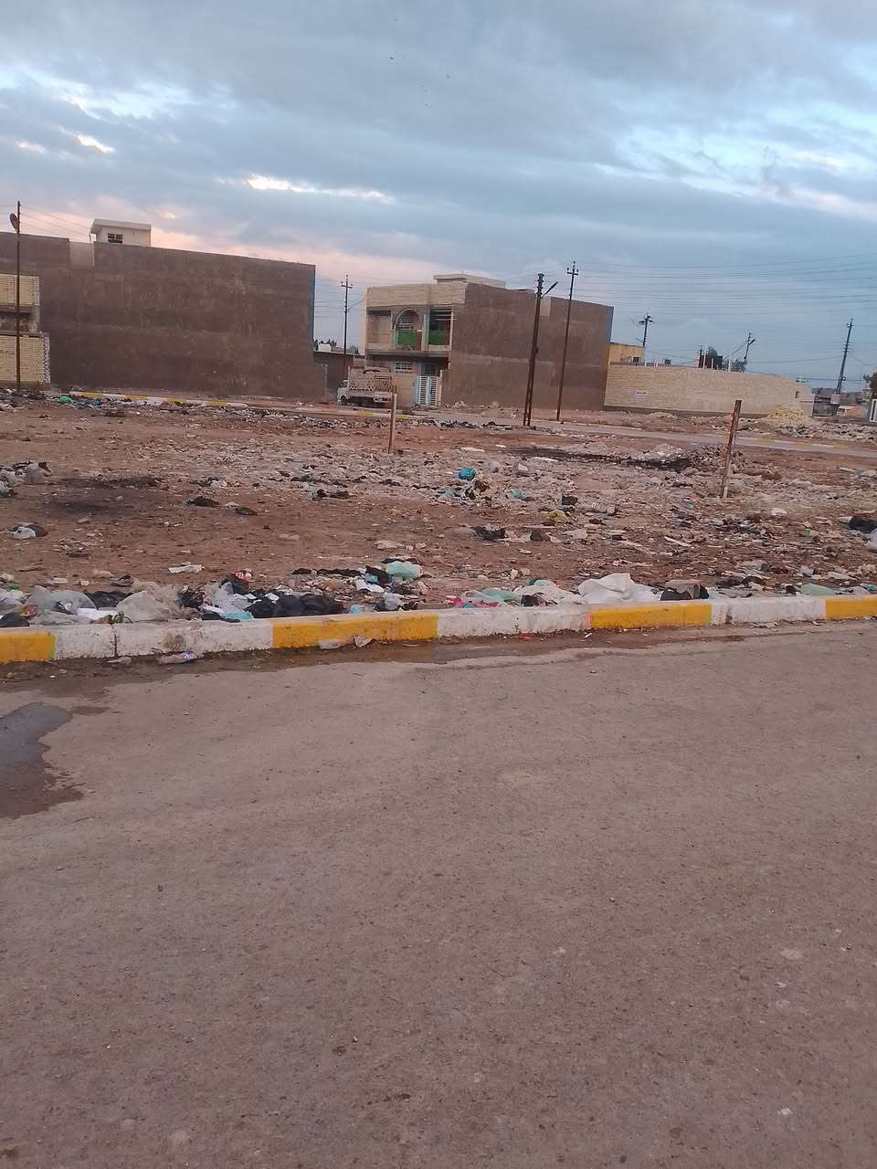 السلام عليكم قطعه 150متر ثاني فرع عل شارع العام بحي نصر حي دجله  سند 25 للبيع وهاذ رقمي ***********
