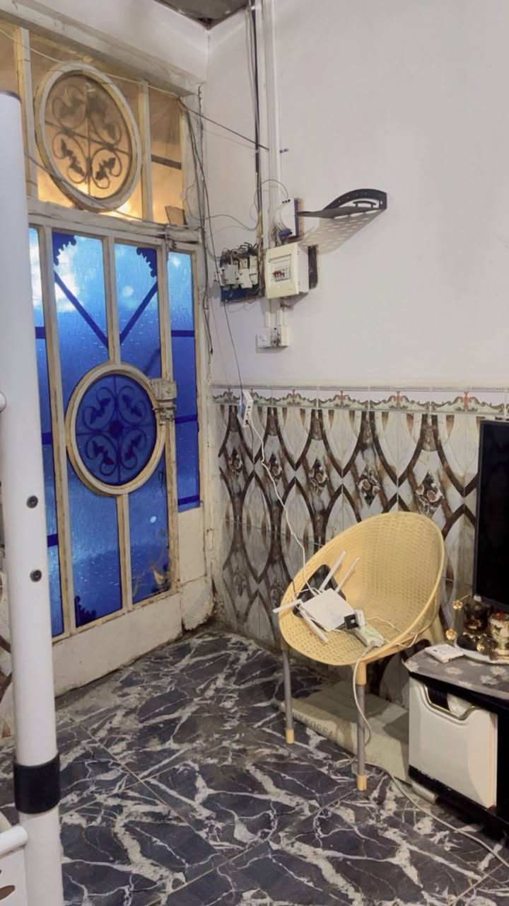 بيت تجاوز للبيع ١٤ وبي مجال
مساحة ١٠٠ تقريبا 
يتكون من غرفة نوم ٤*٥ 
وهول ٣*٣ 
ومطبخ ٣*٣
وحمام وتواليت مشترك ٢*٢
وطارمة ٣*٧ 
وديوانية ٣*٦ 
سكف صب كونكريت البيت 
غرفت النوم سندويج سقفهه جديد 
البيت كلة سيراميك 
ونضيف جدا 
البصرة الامن الداخلي 
شارع السوك قرب سنتر الاسدي


**إذا كنت صاحب هذا الإعلان وتريد حذفه لأي سبب، رجاءا أرسل رسالة إلى الدعم الفني**