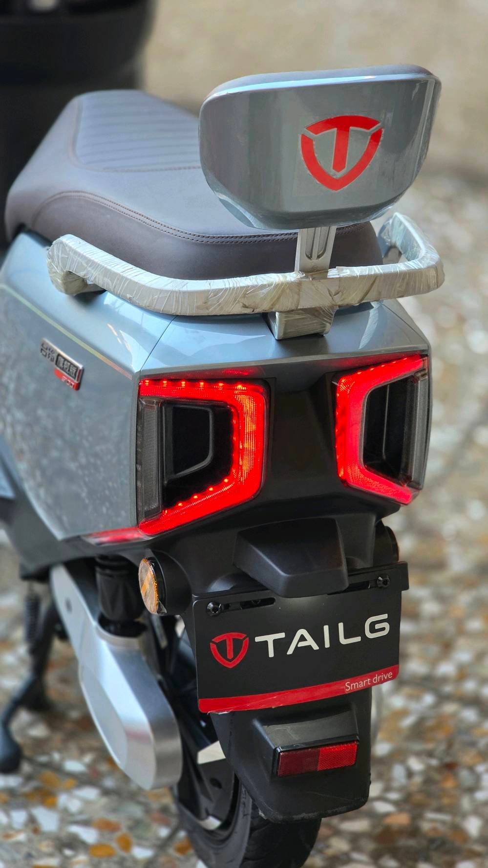 دراجه شحن للبيع فووول مواصفات  نوع 
f73 ,s100

دراجه شحن للبيع فووول مواصفات شركة تاليج TALIG تيسلا موديل 2025.. ..الدراجة شخط ما بيها لا شخوط لا كسر لا اي قطعه متضرره او مبدله على وضع الوكالة الدراجه نظيفة حييل من الشغل للبيت حتى تايرات وبطاريات بعدهن جدد عل شركة 
والمواصفات كثيره و معروفه منها غير معروف 
بريك دسك فلنجه 

بريك امامي مصاحب مع الخلفي 
(ABS)??
إنذار سرقه عالي الصوت مع نظام امان ⚔️🕶
بك للرجوع إلى الخلف 
مثبت سرعه بصمات 2 جدد?
?اشاره يمين يسار + ليد نهاري ليلي
 
مصباح عالي ناصي قوي زنون من الشركة 

حجم الملف 2500 واط 

بطاريات حجم كبير الطوال المسطرة مو الصغار🔋🔌 

*([الدراجة وكالة أمانة الله ورسوله ])*

عنوان : بغداد / حي القاهره تحت جسر البنوك 
للاستفسار المراسله على الرقم واتساب ***********
