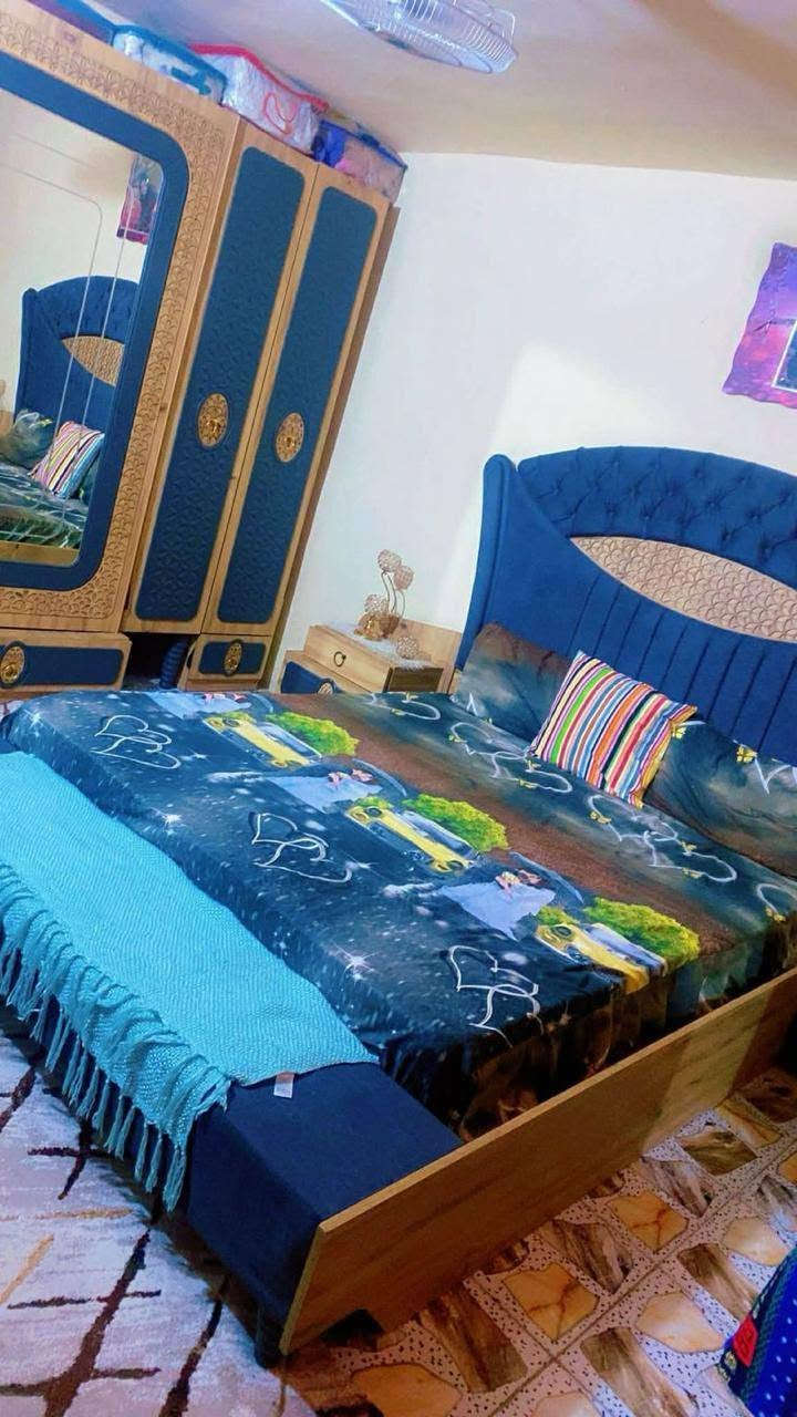بيت للبيع مساحته ١٢٠ طابو صرف  مكانه دوره ابو دشير قريب على بيت جباره بالشارع العريض يحتوي على استقبال واسعه وثلاث غرف وثلاث صحيات وكراج يسع سياره البيت طابق ونصف.  سعره ١٢٥ بي مجال


**إذا كنت صاحب هذا الإعلان وتريد حذفه لأي سبب، رجاءا أرسل رسالة إلى الدعم الفني**
