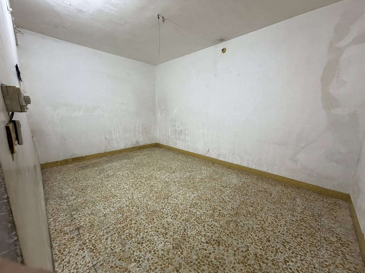 بیت للايجار100م حي السلام  للاستفسار الاتصال ***********
