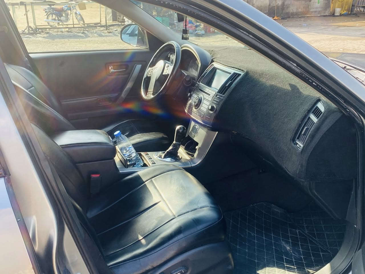 السلام عليكم ….للبيع او المراوس
انفنتي fx35 موديل 2008 
….
رقم بغداد جديد الدولي ب اسمي 
تحويل مباشر 
محرك مكفول 
كير مكفول 
تخم تاير جديد 
باتري جديد 
حدادية امامي خلفي جديد 
السيارة جدا نظيفة 

فول مواصفات 1/1 
فتحة سقف 
مقاعد كهرباء 
مقاعد جلد وتدفئة 
تحكمات كامل 
تبريد مركزي قطعتين 
شاشة 
كامرة 
تحكات ستيرن 
ستيرن صعود نزول كهرباء 
4 جام اوتو 
ومواصفات اخرى ما ذكرتهن ..
السيارة فول اعلى فئة 

السياره نواقص بسيطه تنزل من سعر 
مشط + غاز تبريد 
مكان السيارة كربلاء / حي العباس 
السعر 85 بيها مجاال بسيط 

هـ/***********
