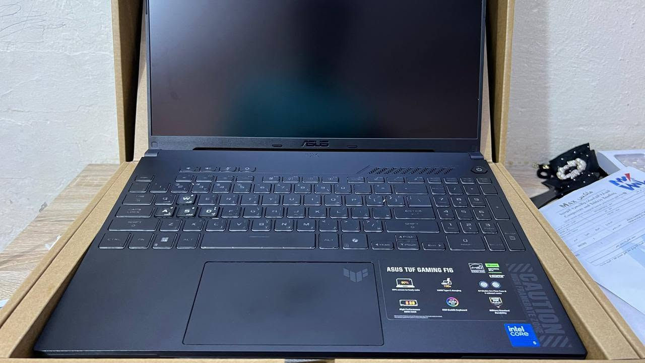 للبيع: لابتوب غيمنغ ASUS TUF Gaming F16 (إصدار 2024) بحالة الوكالة (كسر زيرو) 💎
يا شباب اللابتوب **ASUS TUF Gaming F16** موديل **FX607VJ**، الجهاز غني عن التعريف بقوته وأدائه بالالعاب القوية والمونتاج والدراسة.

**حالة الجهاز:**

* **النظافة:** 100% بحالة الوكالة، خالي من أي شخط أو زلغ نهائياً (لا بالشاشة ولا بالبدن).
وما مفتوح ابد
* **الملحقات:** باكيت الشركة الأصلي موجود بكامل غراضه وملحقاته، وwith وصل الشراء والضمان ماله بعدة فعال (مشتري من شركة ماكس MAX المعروفة ).
* **مدة الاستخدام:** استخدام خفيف جداً ونظيف مال 6 أشهر تقريباً.

**المواصفات القوية:**

* **الشاشة:** 16 إنش بدقة عالية FHD+ (WUXGA) وبتردد **144Hz** سريع جداً ومريح للعين.
* **المعالج:** Intel Core 5 210H جيل حديث للأداء العالي.
* **كارت الشاشة:** NVIDIA GeForce **RTX 3050** بسعة **6GB** (الإصدار الجديد الأقوى مو الـ 4GB القديم).
* **الرام:** **16GB** من نوع DDR5 السريع.
* **التخزين:** **512GB SSD NVMe** سريع جداً بإقلاع النظام والألعاب.

📍 **الموقع:** البصرة.
💰 **السعر المطلوب:** 980,000 دينار


**إذا كنت صاحب هذا الإعلان وتريد حذفه لأي سبب، رجاءا أرسل رسالة إلى الدعم الفني**