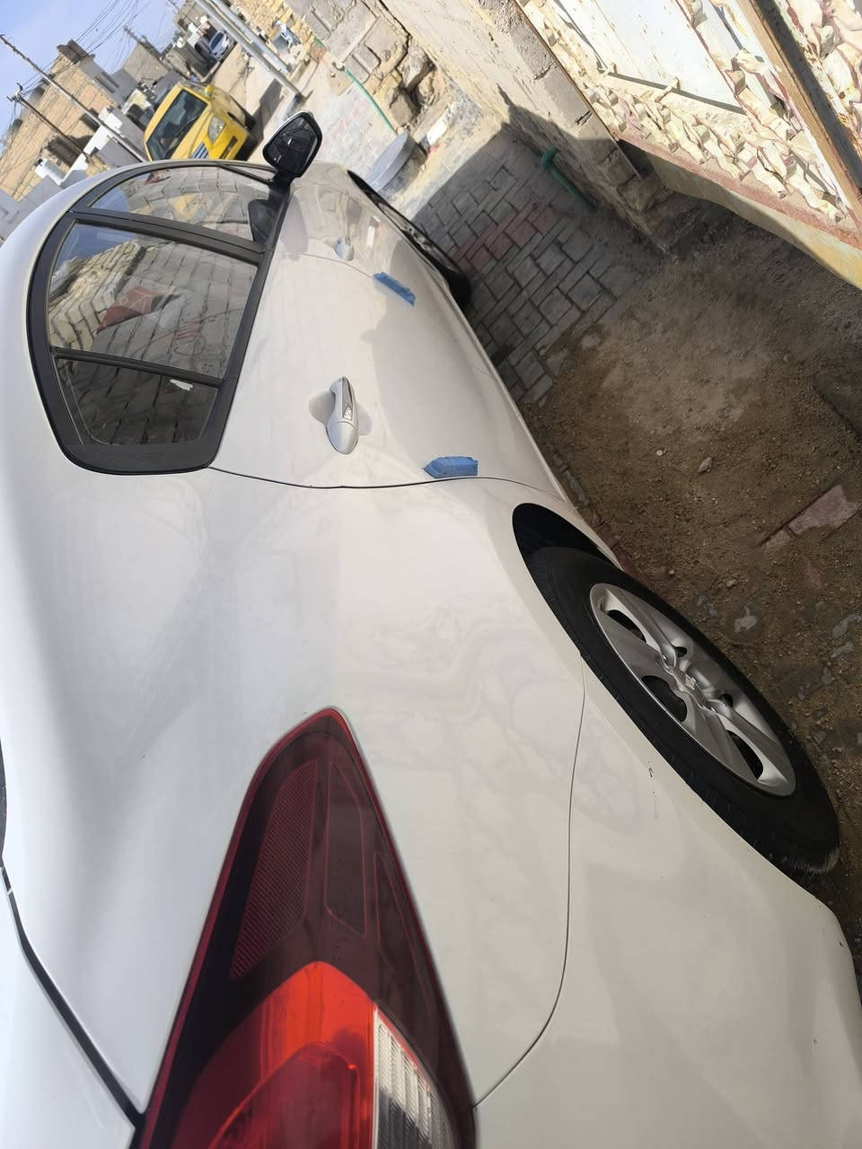 السلام عليكم سيراتو 2018 بسمي مداورثاني يوم استخدام شخصي ماشية 120ألف مكينه 1600المرغوب لاتنقيص ولاتبخير تحكم استيرن جهتين مري شفط اشاير بالمري بالجكتور تخم تاير جديد صار ثلاثة أشهر حدادية على الشركة سبير منازل السعر 145وبيها مجال سويج عدد اثنين 
الاتصال ***********
