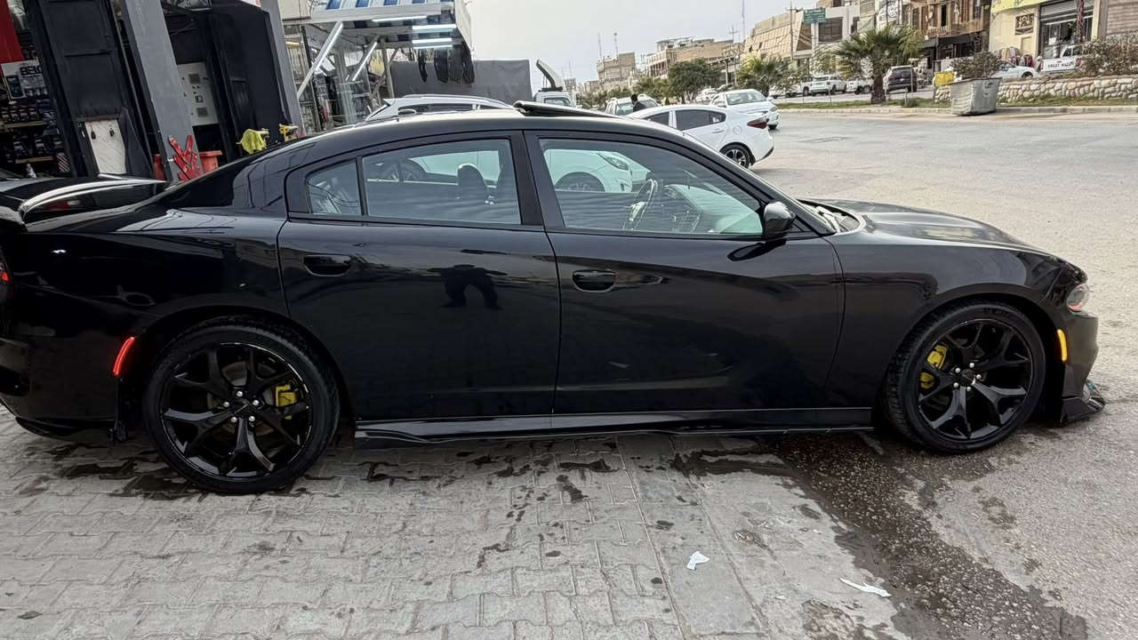 السلام عليكم
جارجر  ( SXT ) 

(MAX)

موديل : 2020

ماشية : 47 الف حقيقي قابل زياده

المواصفات 

بصمه

تشغيل عن بعد 

شاشة 

كاميرا 

كشنات جلد  

فتحه سقف
كشنات كهرباء 2

كشنات تدفئه + تبريد 

ذاكره خزن ميموري 

تحكم ستيرن جهتين 

شفتات ستيرن 

ستيرن كهرباء 

كروز سرعه 

رادارات 

نظام ايكو 

نظام سبورت 

قطعتين تبريد 

مكينة 6 سلندر 

3600 

سبايدر خلفي 

دبل كزوز 

لد امامي 

لايت زنون 

بك لايت لد 

حساسات 

كت SRT

ويل كب كروم 

( رقم بغداد الجديد مشروع وطني بأسمي )

الحادث :  جاملغ امامي ايمن + باب + باب خلفي مع جاملغ خلفي كلير من امريكة  (ايرباك طاك ومرجع سستم بلادي ) 

( صور الحادث مابيه بيه تقرير  اكو سونار   )

السيارة جديدة جداً 

السعر : 215وبيها مجال بسيط 

العنوان : النجف الاشرف

للاستفسار 
وليد الشباني
***********
