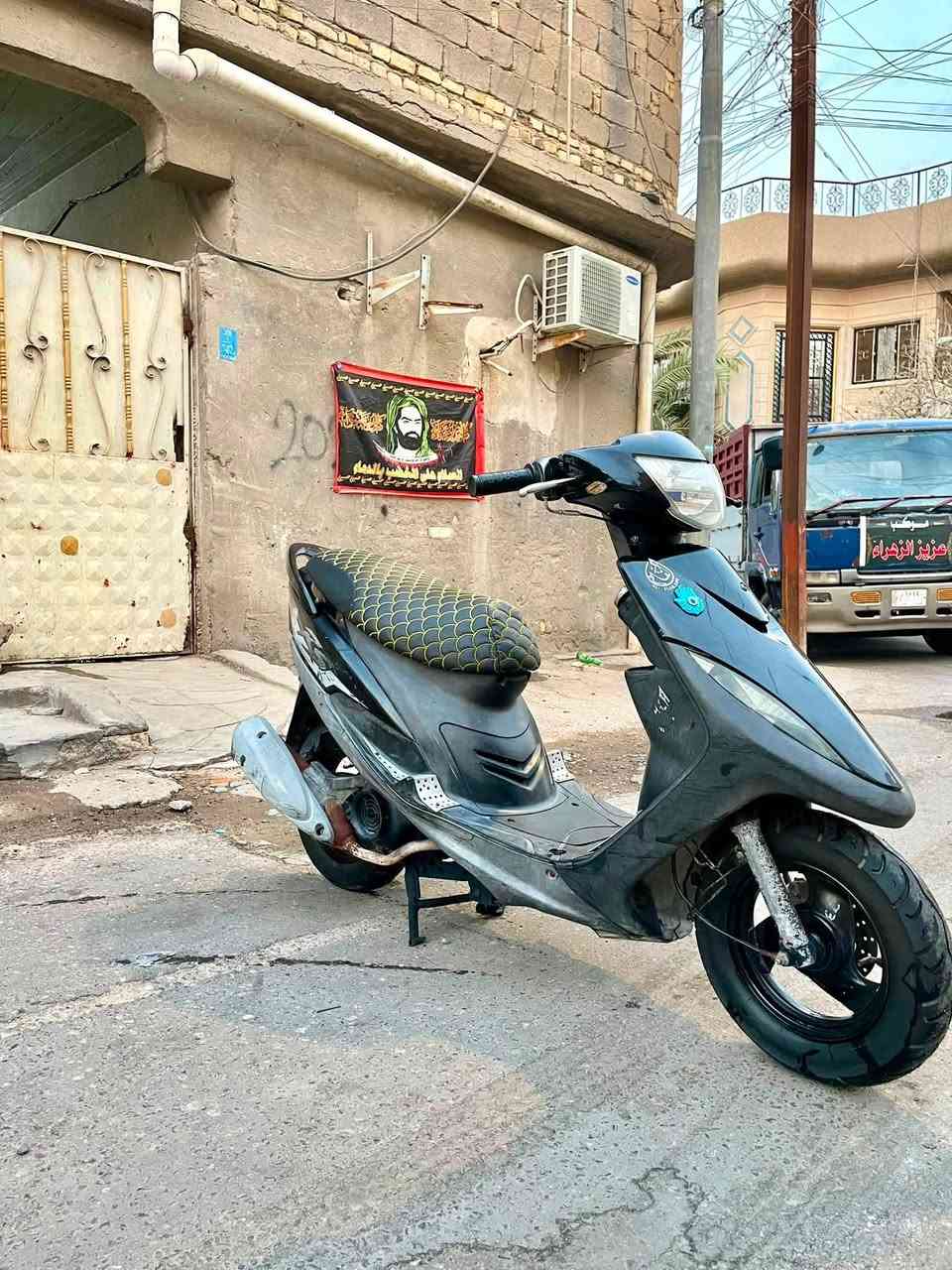 دراجه ماكس عدله للبيع دراجه نضافتها شوفت عينك ونضف من الصور سلف وهندر وكهربائيات من طول للطول ما ناقصها واير ابد عينه ولايت العينه مكطوع الواير مال كيلو متر ناقصها واير وصندوك ما يقفل وبسس الباقي مله كفاله دراجه مفتوحه فقط ولفات ونضافه بعد كدامك مكينه خرسه من اكول خرسه يعني مالها صوت ابدد رايدها ب725 وبيها مجال قليل مكاني البصره القديمه رقمي ***********
