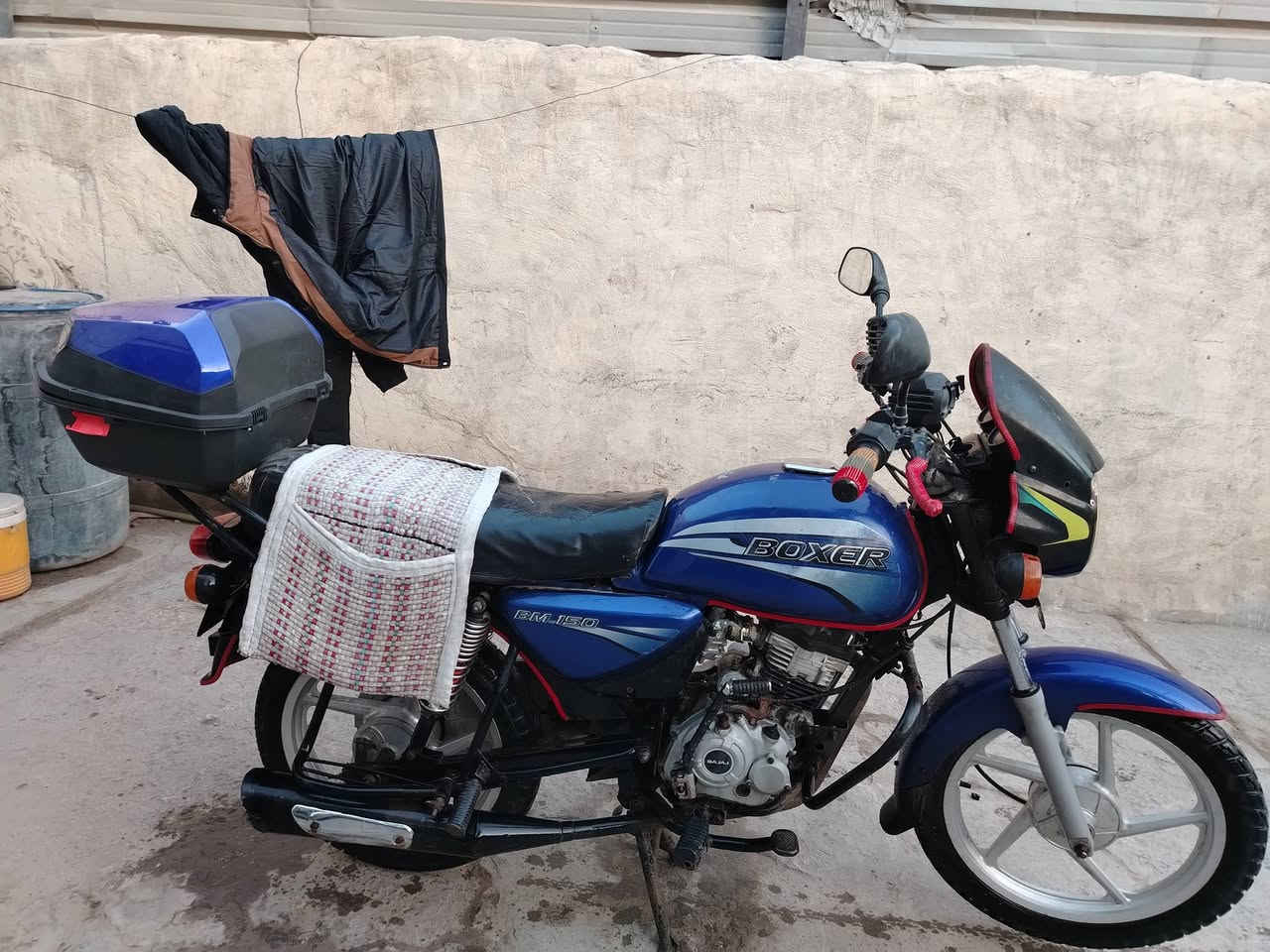 دراجة بوكسر أوراق اصولي مكفوله السعر ٦٥٠الف وبيه مجال العنوان بابل السياحي الاتصال على الرقم ***********
