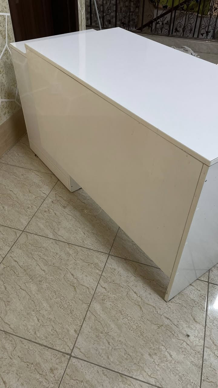 ميز مكتبي للبيع بحاله ممتازه  ب 80 وبيها مجال
طولها 1.5 متر 

عمقها 60cm 

ارتفاعها 80cm

مكاني كركوك


**إذا كنت صاحب هذا الإعلان وتريد حذفه لأي سبب، رجاءا أرسل رسالة إلى الدعم الفني**