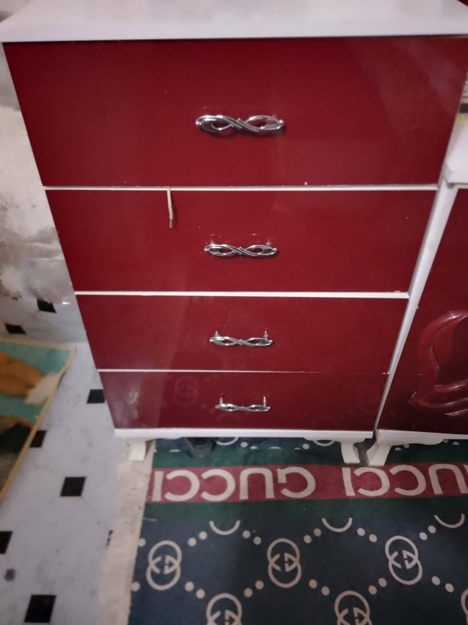 غرفه نوم 11 قطعه سعر 400مكان الحريه
***********
