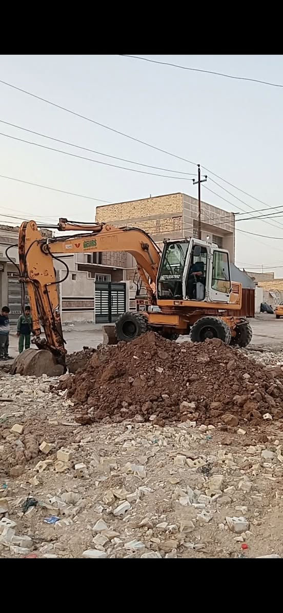 أسلام عليكم لبهير حجم 900 موديل 1998 ميكانيك رقم سليمانيه حفاره جاهزه محرك مضخه كنترول دوران كير كله جديد نقار مسس بلاد كير 4 نمر جاهزه خير من الله عنوان بغداد ***********
