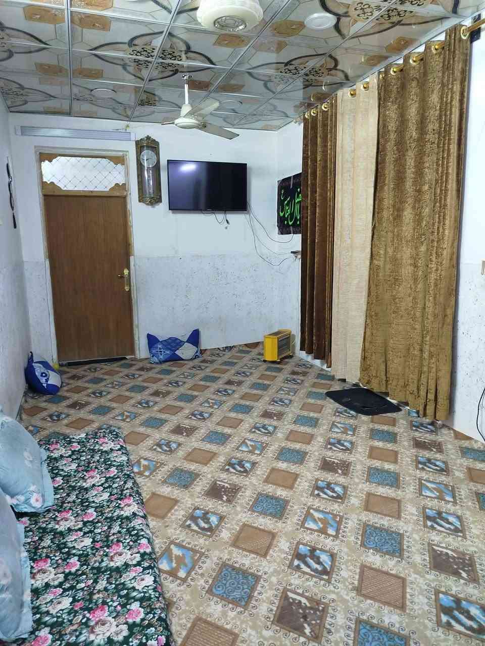 السلام عليكم بيت 100 متر الوجهيه خمسه ونزال عشرين يحتوي عله غرفه وصاله ومطبخ وصحيات كاشي وسقوف ثانويه وبورك تريده هوه والثاث لو بدون اثاث هوه والاثاث ب25 يحتوي عله ثنين سبالت وبردات المنزل ومراوح ثنين وكيزر وتانكي كاونتر وسنكي البيت كاشي العنوان انجف الاشرف قرب مخازن النجف الغذائية الاستفسار عله رقم التلفون وعل فيس ***********
