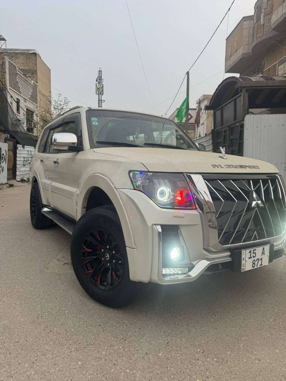 ﷽
الهم صلي على محمد وآل محمد
السلام عليكم شباب
الأسم / باجيرو حبتور 
الون / ابيض غير محدد
موديل / 2009 
رقم العجله/ 15 انبار
رقم موميز/ 3 أرقام 
حجم المحرك / 3000
كير / اوتوماتيك +عادي
السعر / 135
مواصفات حبتور فول 
1 / شاشه تاب أصلي 
2 / كامره خلفيه دواره
3 / تحكم استيرن جهتين
4 / 7 راكب 
5 / كشنات جلد 
6 / كشنات كهربائي 
7 / تبريد البيانو
8 / لد أمامي
9 / تخم تاير جديد مشلن 
10/ تخم ويل 18
11/ دوشمه على بلاد
12/ سياره فتحه سقف 
13/ حساس خلفي 
14/ مري شفط 
15/ مري ام الشاره 
16/ منظومه زنون اصليه 
سياره مصروف عليها 20 ورقه 
السياره خليجيه 
بيها طخه بل جاملغ المامي 
بيها 4 قطع كلير إثر جراد 
الباقي كفاله من كلشي
كير مكينه صدر  كله كفاله
سياره شرط احله من صور بعد
هزه جديده فحص جديد
سنويه جديده
بيع أو مراوس حسب القناعه
الاستفسار *********** 
الرقم الثاني *********** 
مكان بغداد الشعله حي الجوادين
