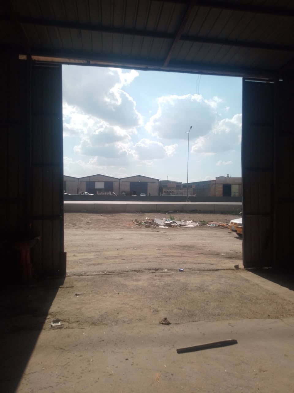 الموقع للأيجار يصلح ان يكون مخزن مكانه التاجي على الشارع العام مقابيل منطقه ام العظام مساحتهن 156 متر للأستفسار ***********
