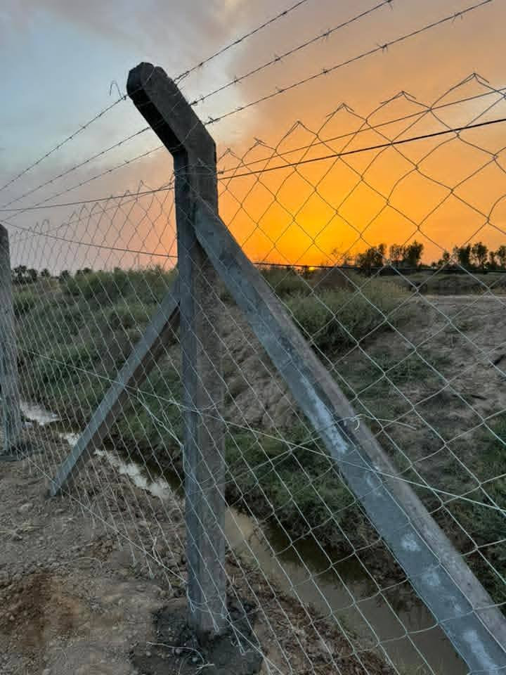 سلام عليكم نعمل كافت اسيجه ابي ارسي سعر المتر ٤ونص له ٩الف كامل كرسته وعمل
***********
