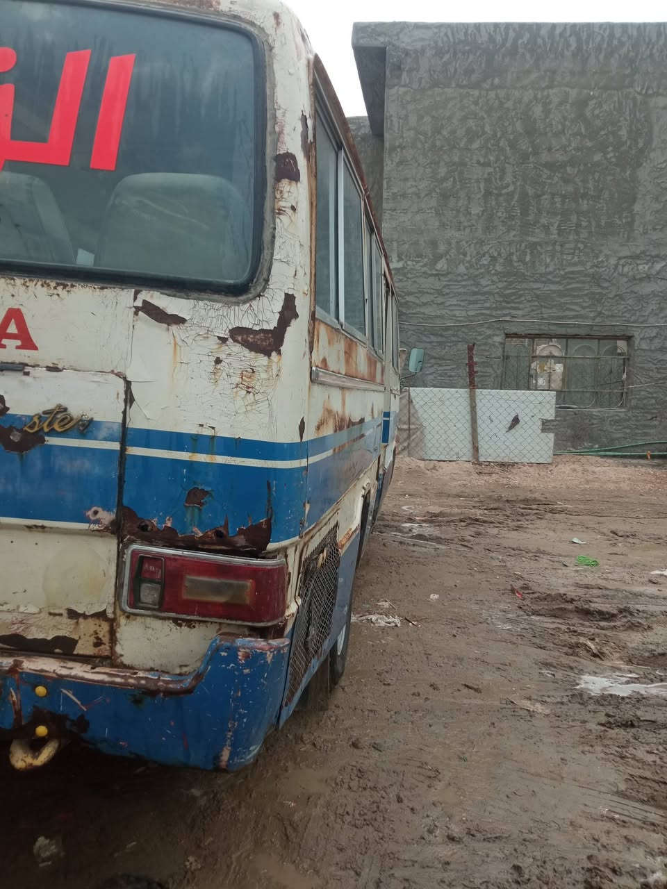 للبيع موديل ٨١
السعر ٣ونص 
*********** بي واتساب
