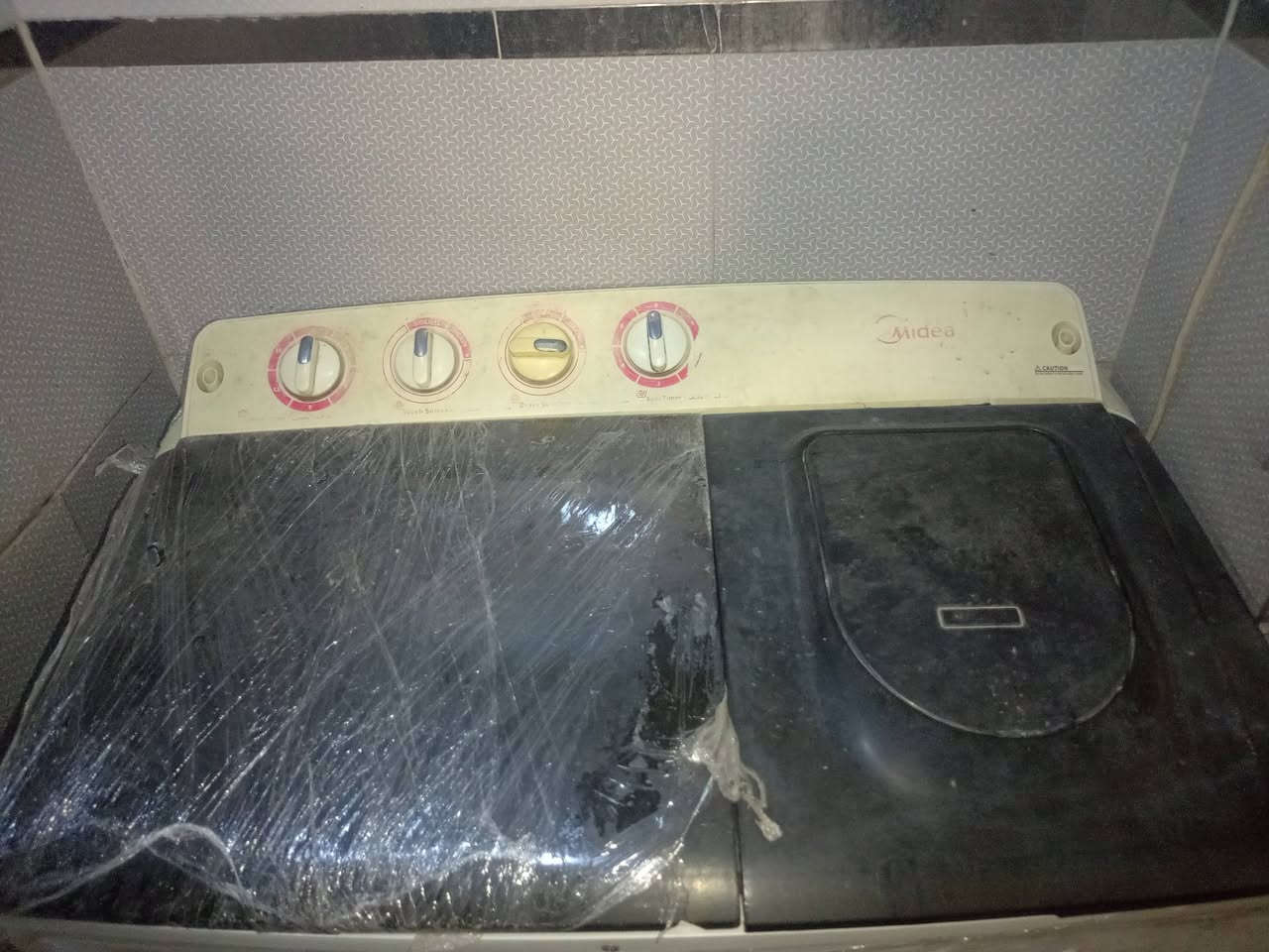 غساله ميديا حجم 15مستخدم قليل ماطور نحاس مضمون شرط اغسلي ونشفي يله تاخذيهه تخفيض الاسعار 1خر قطعه 
با110الف مع التوصيل***********
