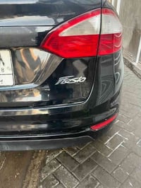 فورت فيستا وارد امريكي   السياره نقص بس تبريد   ماشيه 36ميل  مديل 2019...