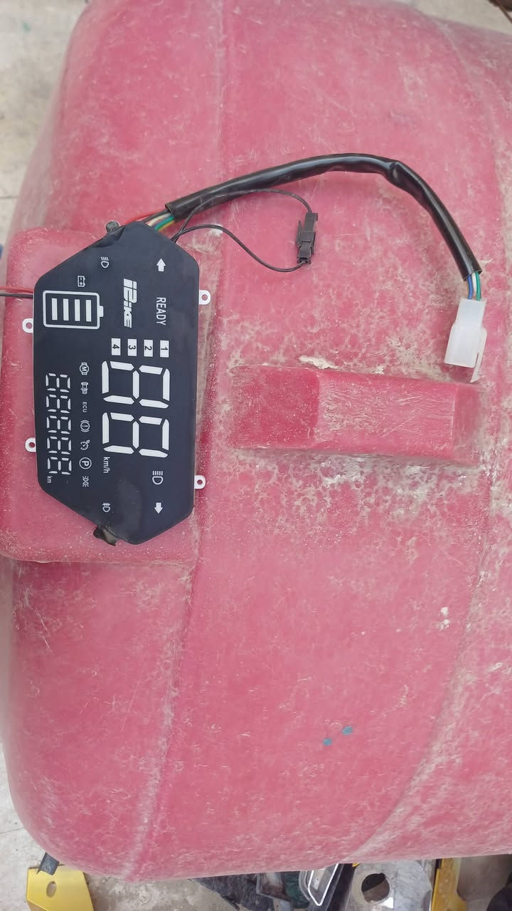 قطع دراجة R9 معى عقول و صناديق 
العنوان البصرة شط العرب الرقم ***********
