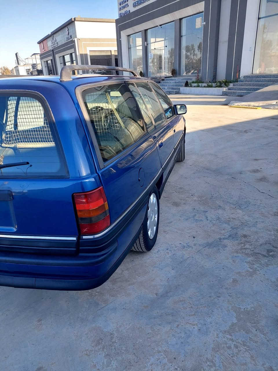 السلام عليكم
اوميكا استيشن لون نيلي موديل ٩٣ رقم نينوى انكليزي سنويه عظم تحويل مباشر كابون بنزين بيها حجم ٢٠ اصلي صبغ عام جماليه شرط بدون دعم او ضرر محرك كير اكسن طخم تايرات كيجاتها كلها شغاله وشرط داخلها جديد اترايك سيارة حديثه السعر ٤٠$ موبايل ***********
