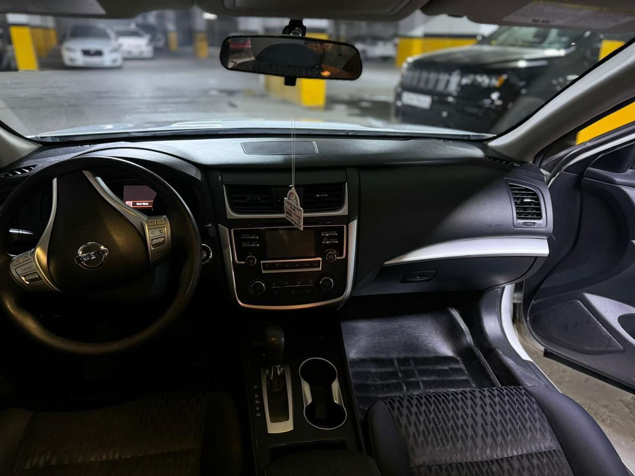 � للبيع – نيسان موديل 2017
سيارة عملية ومناسبة للاستخدام اليومي، بحالة جيدة جداً 👍

✨ المواصفات والتفاصيل:
🔹 محرك 2.5 بنزين
🔹 جير أوتوماتيك
🔹 العداد: 188 ألف كم
🔹 الاستخدام: استخدام عام (مو تكسي)
🔹 الدهن: كير مغير
🔹 رقم السيارة: أربيل (جديد)
🔹 ملاحظة: حادث أمامي بسيط سابقاً وتم الإصلاح
🔹 السيارة جاهزة للاستعمال وما تحتاج مصاريف

💰 السعر المطلوب: 125 ورقة

📍 الموقع: ديالى – المقدادية
📞 للتواصل: ***********

سعر مناسب مقابل الموديل والمواصفات
الجادين فقط يتواصلون
