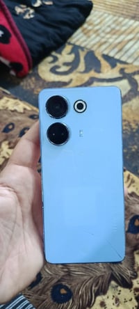 تكنو كامون 20 برو 256 ذاكرته فقط نقطه بطرف الشاشه مامأثره ولامبينه قلي...