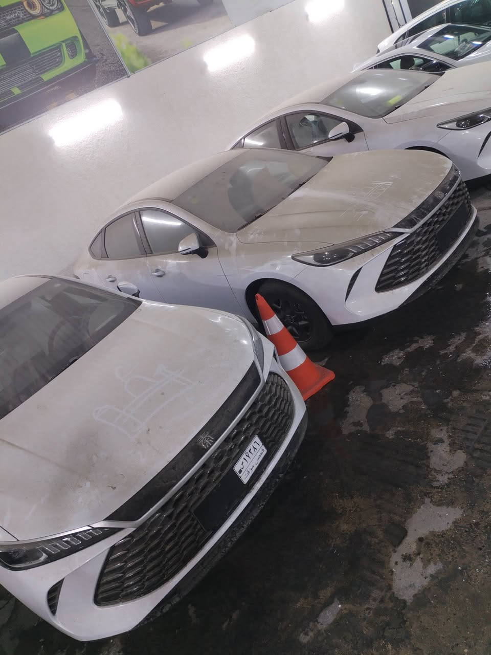 السلام عليكم اتوفر عدنه BYD جن ابلاس زيرو سياره كامل ملحقاتها اعله فئه داخل ابيض داخل زيتوني كلشي متوفر عدنه قصط او نقد رقم للستفسار ***********
