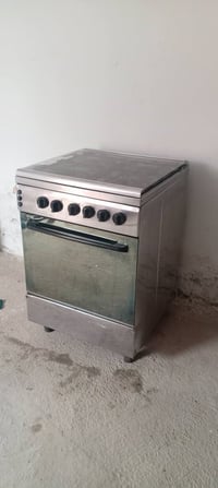 وبركاته طباخ للبيع اربع عيون مصري شغال فرن وعيون للاستفسار خاص او اتصا...