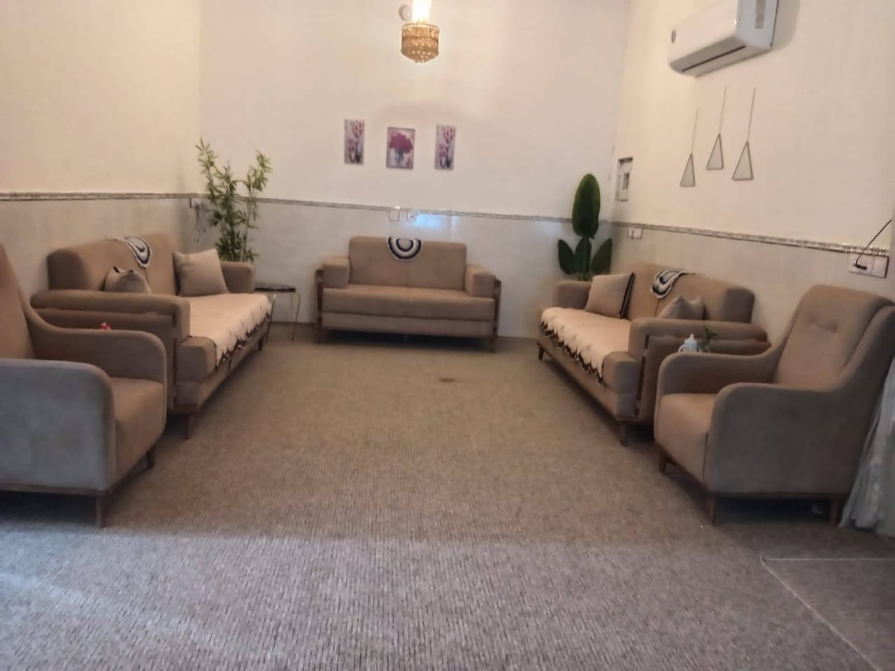 يالله بيت للبيع في منطقه البستان الزراعي مساحه ٢٠٠ متر بناء حديث طابوق يتكون من ٣غرف نوم وصاله كبيره استقبال ومطبخ السعر ١٣٠ وبي مجال قليل للاستفسار الاتصال على الرقم *********** يوجد وات ساب للاستفسار
