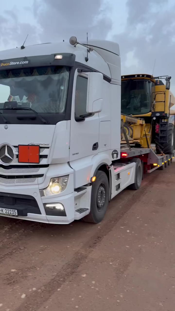 يالله نحن على ابواب موسم الحصاد موسم الخير والبركة 
على الفلاح وعلى اهل الحاصدات واهل الكابسات 
ان شاء الله موسم خير على الجميع والله يرزقنا واياكم في هذا الموسم الجديد يارب العالمين 
مستعدون نقل كافة الحاصدات والكابسات وجميع المعدات الزراعية وغير الزراعية 
لاستفسار الاتصال على الارقام التالية***********//***********
