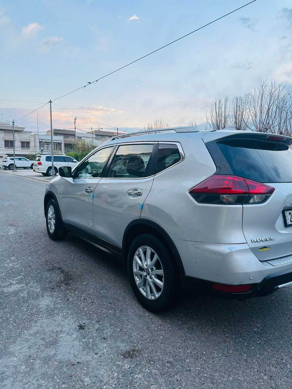 نیسان رۆگ 2020 Sv Awd   راداری پێش و پشت و هەردولاکان نیزامی ئیکۆ و سپۆرت و سندوق شفت  و دژە خلیسک و هەردوو کوشین گەرم  هەروەها ئۆتۆ ستۆپە و شەغالە  
دەرگای پێشەوەی سەکن بۆیاغە لەگەل بستێک دەرگای دواوەی  لە امریکا بێ بۆیاغ داخیل بوە  واتە لێرە  بۆتە بۆیاغ بەبێ ژورەوەیە بەشەرتی فعس   گێرو مەکینەو  بەردی گزۆز و رادارهەموی بەشەرت 
رەقەم و سەنەوی نوێیە و بەناوی خۆمە 
غرامەو بەناوکردن بەشەرت

***********
*********** أربيل, العراق
