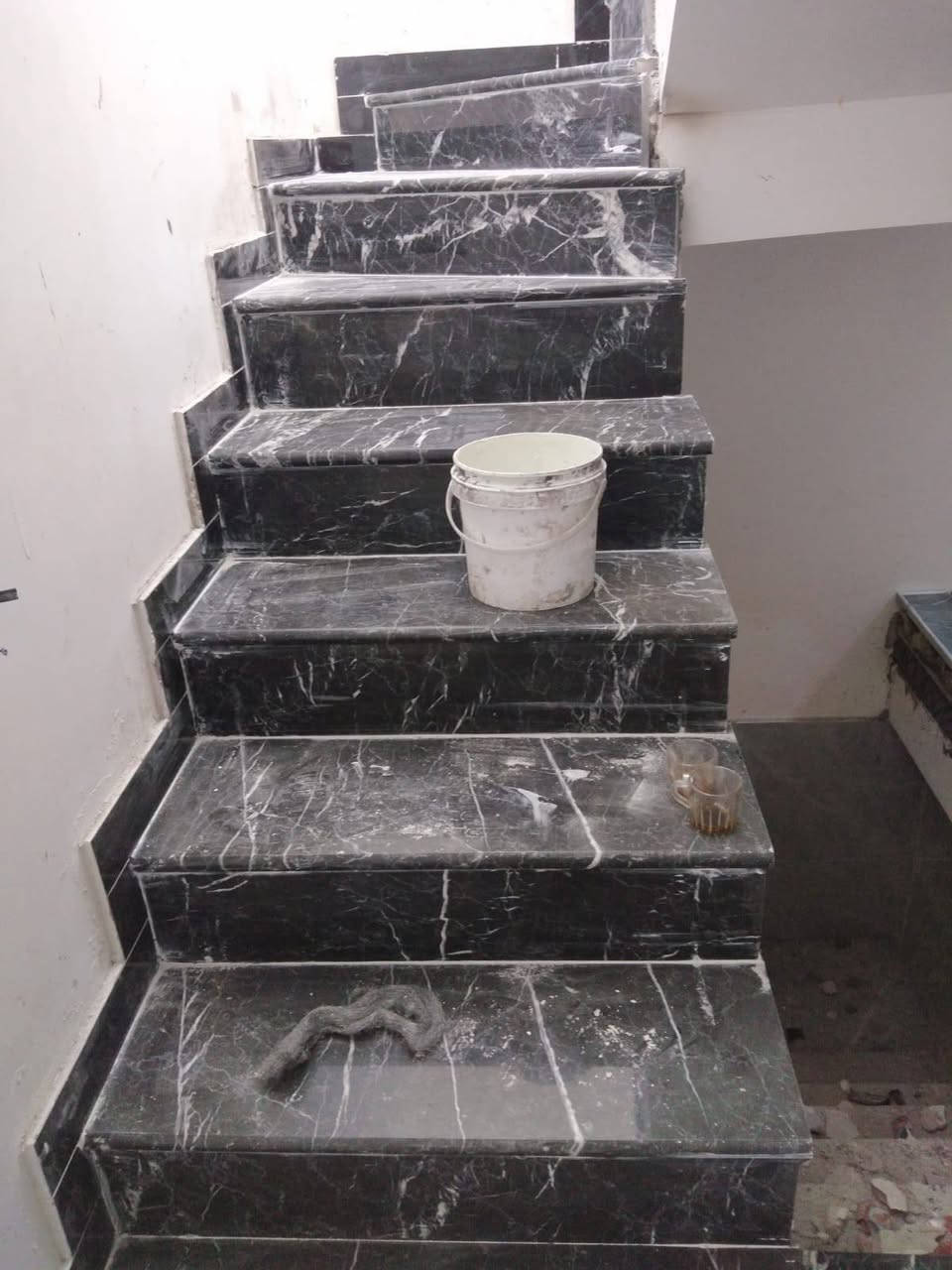 خلفه سيراميك وبورسلين وكاشي ومرمر شغل درجة اولى علي الليزر وسرعه في العمل ***********
