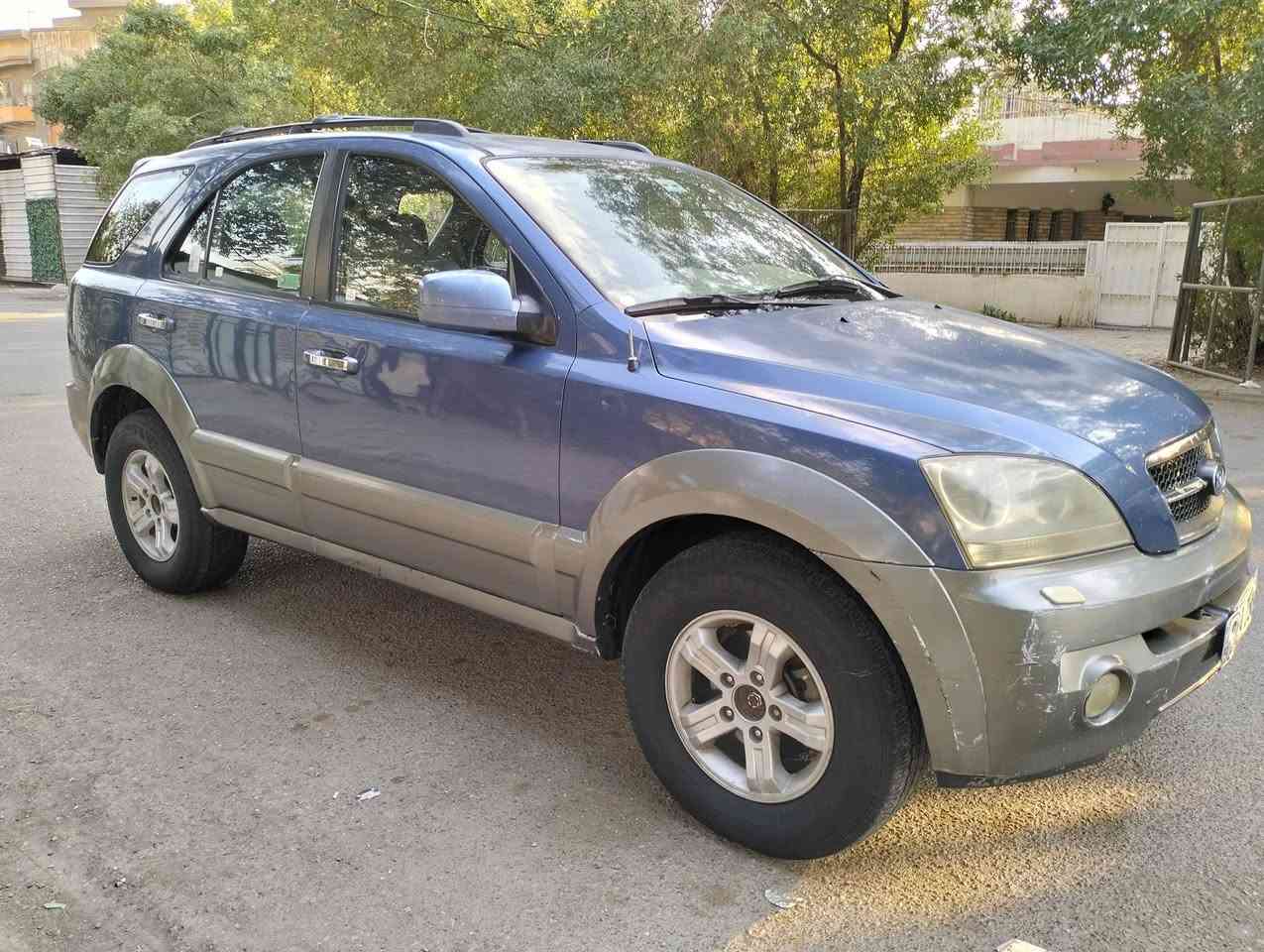 السلام عليكم للبيع كيا سورنتو موديل 2005 خليجي السياره فول مواصفات فتحه فور ويل تحكم ستيرن  السياره مكفولة من الضربه والصبغ مكينه سته سلندر 3500 گير اوتوماتيك مكفولات تدفئة تبريد شغالات تبريد ثلج السياره تخم تاير صدر امامي خلفي السياره في حاله جيده السياره رقم سليمانيه الدولي هزه جديده السياره باسمي تحويل مباشر السنويه لغايه2029 مكان السياره بغداد الجديدة رقم ***********
