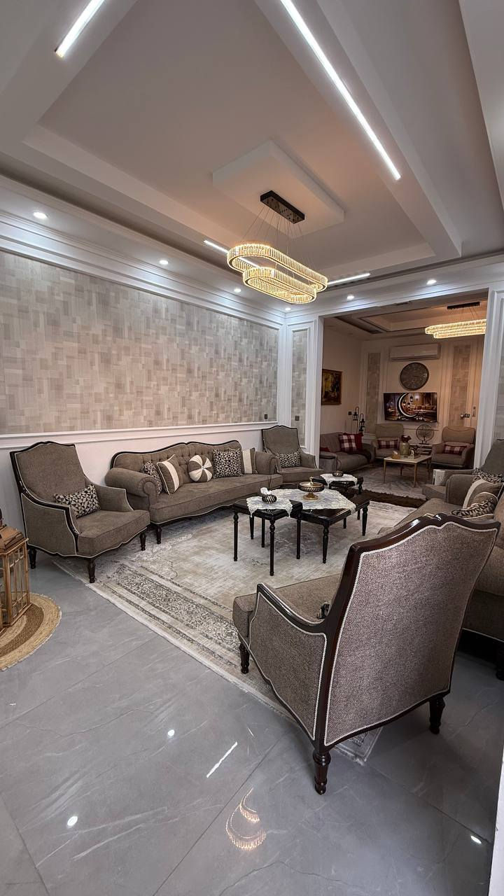 دار للبيع مساحه ١٣٠ متر واجهه ٨ 
العنوان موصل مزارع الثالثه قرب مدخل ال ٩٥ 
الدار يتكون من ٤ غرف نوم 
غرفه واحده مع سويت بالارضي
ثلاثه غرف نوم بالطابق الثاني مع وحده سويت 
الدار يحتوي علئ ٦ سبالت سامسونك جديده 
مع كاونترات خشب ايطالي 
السعر ١٨٥ مليون للأستفسار ***********
