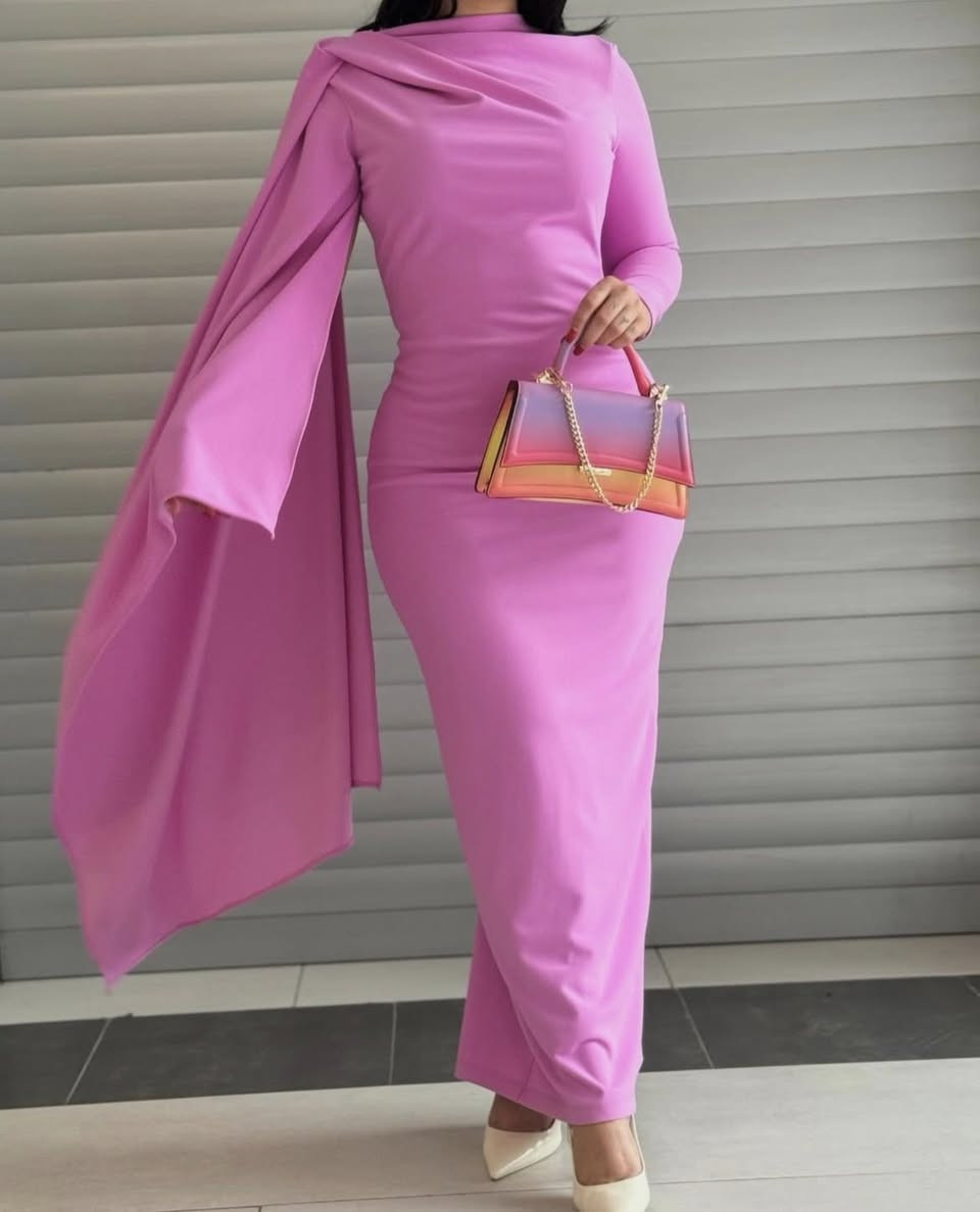 السلام عليكم بنات 
هذا الفستان قياس من 36 ال 40 يلبس ملبوس فقط ساعتين نظيف وبعدة جديد مشتريته من براند setre اشتريته ب 150 اريدة ب 120 وقابل للتخفيض


**إذا كنت صاحب هذا الإعلان وتريد حذفه لأي سبب، رجاءا أرسل رسالة إلى الدعم الفني**