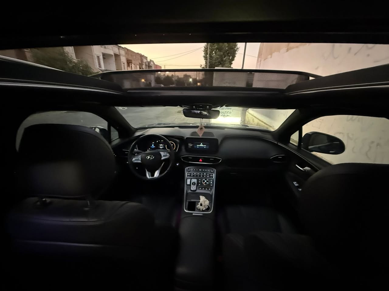 � فرصة مميزة – للبيع هيونداي سنتافي 2023 فل كامل 🚨

للبيع سيارة هيونداي سنتافي موديل 2023 فل كامل (أعلى فئة) بحالة ممتازة جداً مثل الوكالة، استخدام نظيف جداً وما تحتاج أي صرف.

✨ أهم المواصفات:
🔹 فتحة سقف بانوراما
🔹 كاميرات 360 درجة
🔹 حساسات أمامية وخلفية
🔹 شاشة كبيرة + نظام ملاحة
🔹 تشغيل بصمة + تشغيل عن بعد
🔹 مقاعد جلد كهربائية
🔹 تبريد وتدفئة للمقاعد
🔹 أنظمة أمان حديثة ومساعدة السائق
🔹 إنارة LED كاملة
🔹نظام باركينغ 
🚗 السيارة نظيفة جداً وجاهزة للفحص لأي شخص جاد بالشراء.

📍 الموقع: أربيل
💰 السعر: 255قابل للتفاوض للجادين

📩 للتواصل خاص أو واتساب.***********

⚡ ملاحظة: السيارة نادرة بهالمواصفات وحالتها ممتاز
