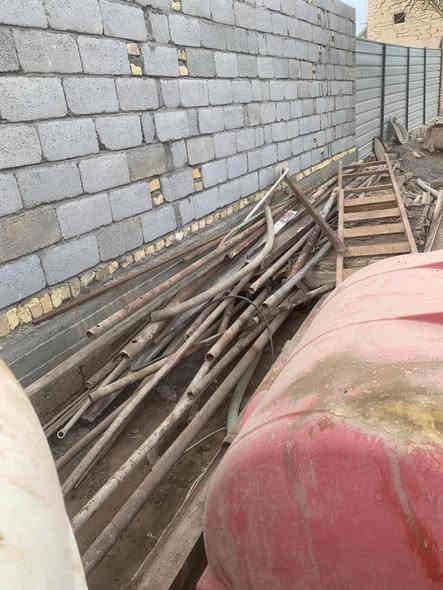 سلام عليكم بواري حيديد ثقيل شيلمان زوايه حديد ثقيل الطول 6متر 5متر للبيع حسب النتفاق تجي شوف ونتعامل مكان بين الكرمه والطار رقم وتساب تصال ***********
