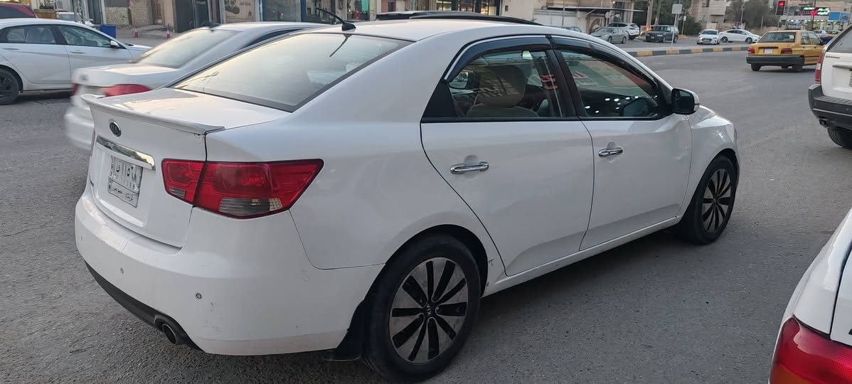 للبيع سيراتو 2013 فول 1/1 بصمه مكفوله ماعدا جاملغ خلفي وربع باب رقم كربلاء انكليزي بأسمي اي استفسار اتصل ***********
