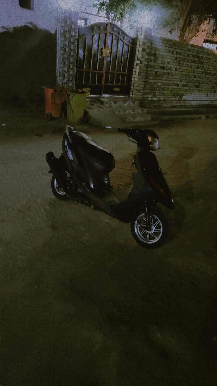 سلام عليكم شباب دراجه البيع ماكس نضيفه بوشه 55 كامله كله شغال وشلعه دراجه مال جناي وهذا رقمي ***********
